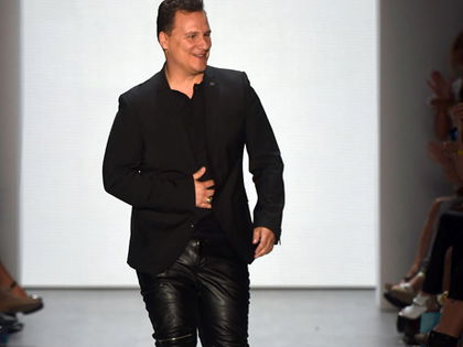 Mode-Flop - Guido Maria Kretschmer in Presswurst-Lederhose - Der Designer sorgt auf der Fashion Week Berlin für Gesprächsstoff