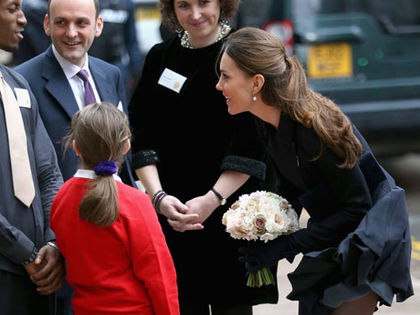 Stürmisch! Hier rutscht Herzogin Kates Rock hoch - Die Frau von Prinz William wurde von einem Wirbelwind überrascht