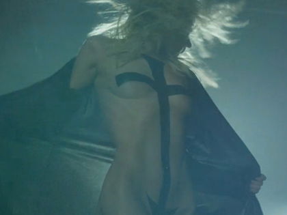 Taylor Momsen nackt in Heaven Knows-Video - Wer ist schon Miley Cyrus?