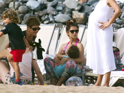 Schwanger? Penélope Cruz mit XXL-Bauch am Strand  - Ein drittes Kind für die Spanierin und Javier Bardem?