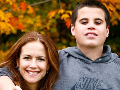 Kelly Preston spricht über die Krankheit ihres Sohnes Jett - Die Frau von John Travolta über das Trauma ihres Lebens