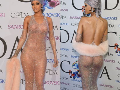 Nippel! Höschen! Rihanna halbnackt bei Fashion-Awards - Sie zieht den Nude-Look voll durch