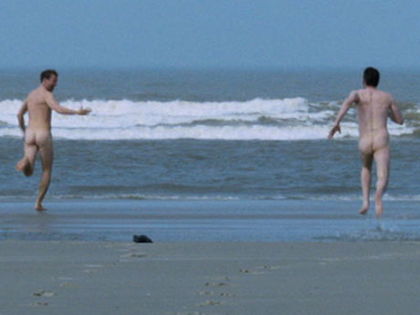Nacktbaden - Hier zeigt uns Wotan Wilke Möhring seinen Popo! - In 'Mord auf Langeoog' sprang der 'Tatort'-Kommissar hüllenlos in die Fluten