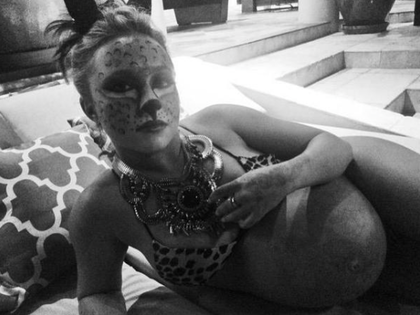 Roar! Hayden Panettiere halb nackt & mit Babybauch an Halloween - Als Kätzchen verkleidet posiert sie für ihre Fans