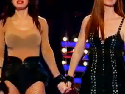 t.A.T.u.-Comeback Erster Auftritt bei 'The Voice Romania' - Haben sie sich wieder geküsst?