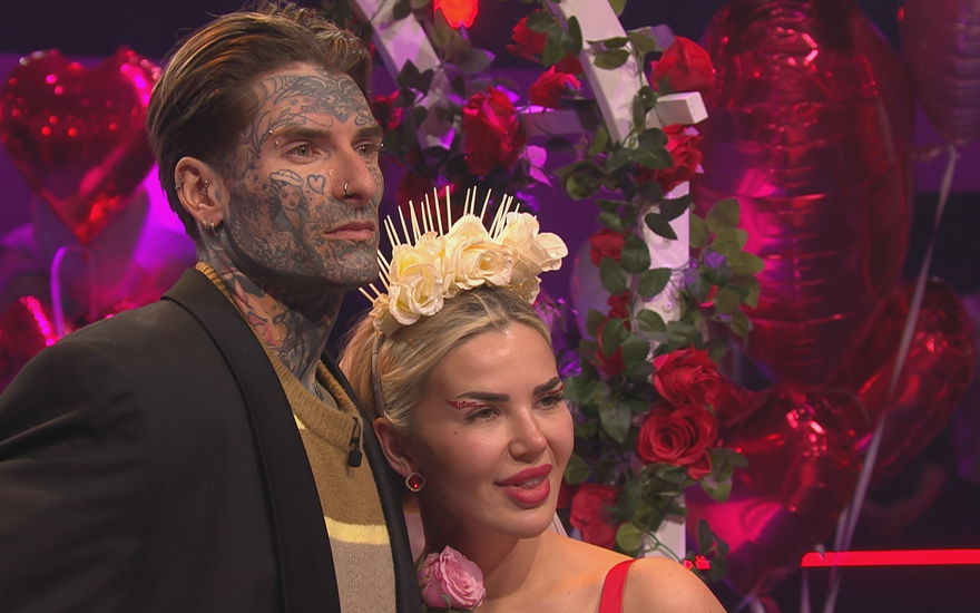 Nikola Grey und Kim Virginia bei ihrer TV-Hochzeit bei "Promi Big Brother"