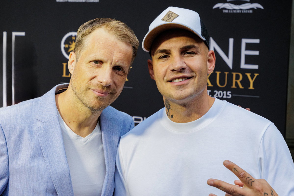 Oliver Pocher und Pietro Lombardi lächeln