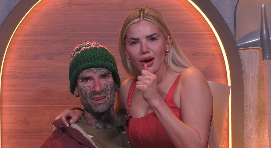 Nikola Grey und Kim Virginia schauen im Einzelinterview von "Promi Big Brother" geschockt