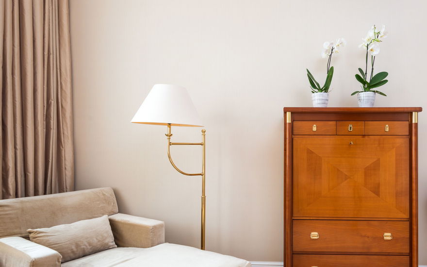 Die moderne Kommode im Star-Look: Wie praktische Hochkommoden für Ordnung im Schlafzimmer sorgen