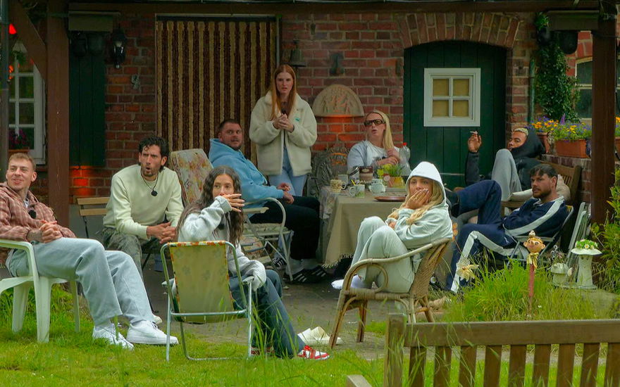 Kandidaten im Garten vom Sommerhaus