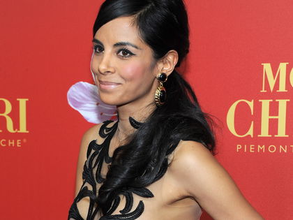 Sideboob-Alarm! Collien Ulmen-Fernandes sexy im freizügigen Spitzenkleid - Halb-nackt auf dem roten Teppich: Die Moderatorin lässt tief blicken