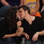 "The Vampire Diaries"-Star Paul Wesley & Phoebe Tonkin schwer verliebt - Beim Basketball zeigen sie allen ihre Liebe 