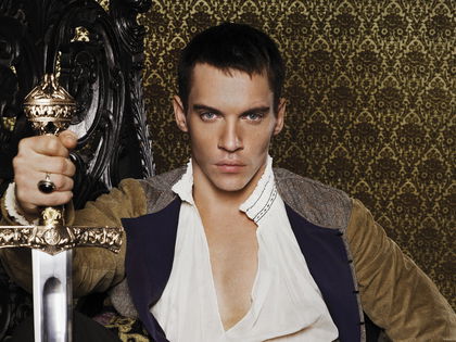 Offener Hosenstall, beflecktes Shirt, Wodka-Pulle: Total-Absturz bei Jonathan Rhys Meyers! - Schock-Fotos! Große Sorge um den "Tudors"-Star: Alkohol-Rückfall auf offener Straße