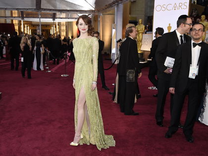 Emma Stone: Peinlicher Höschenblitzer bei Oscars - Der "Birdman"-Star lüftete unter ihrem Kleid von Ellie Saab ihre hautfarbene Unterhose