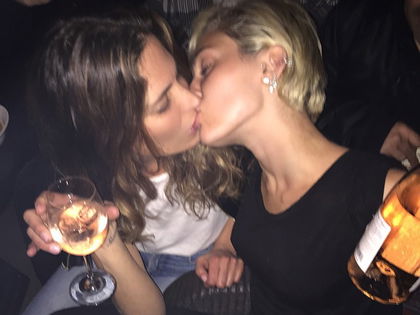 Liebeskummer? Ach was! So lenkt sich Miley Cyrus nach der Trennung ab - Wer war noch mal Patrick Schwarzenegger? Kiffen und knutschen ist angesagt!