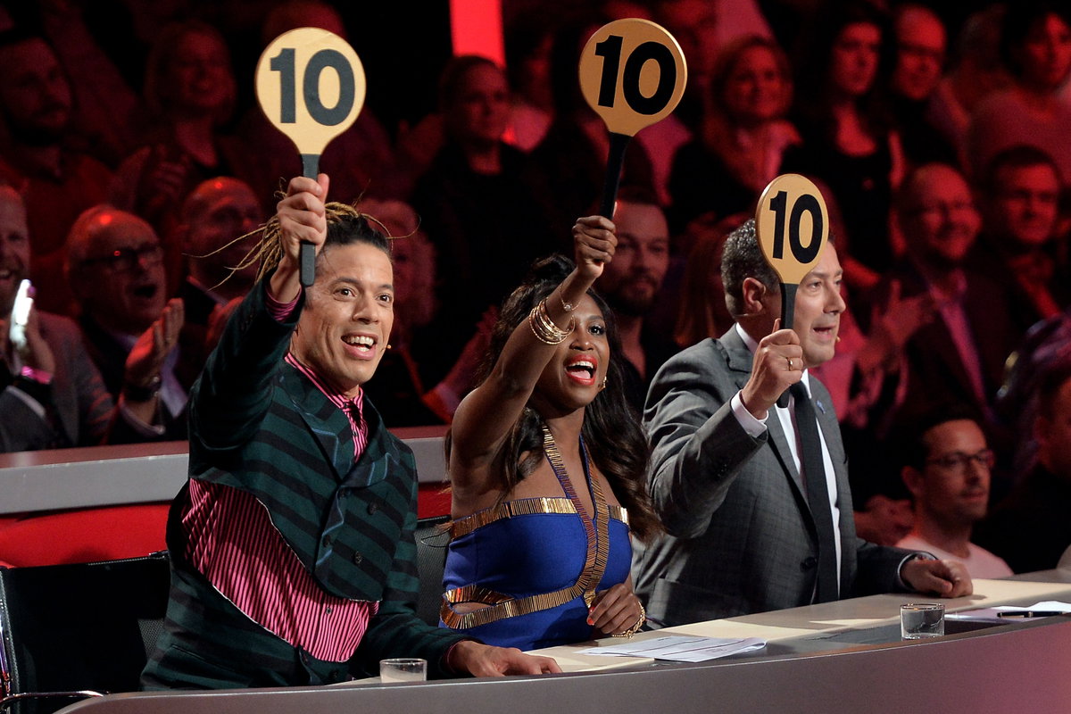 Die "Let's Dance"-Jury zückt die 10 Punkte