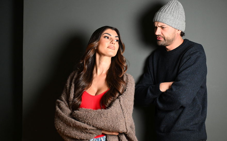Yeliz Koc und Jimi Blue Ochsenknecht schauen wütend